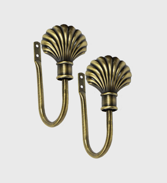 CLAM HOLDBACK